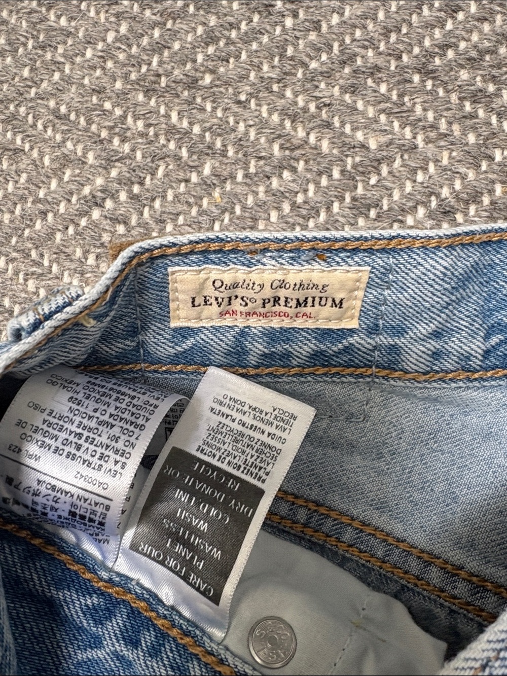 LEVI’S Ribcage Wideleg Jeans - Picture 10 of 12